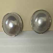 Load image into Gallery viewer, Earrings - Clip On Pearls
