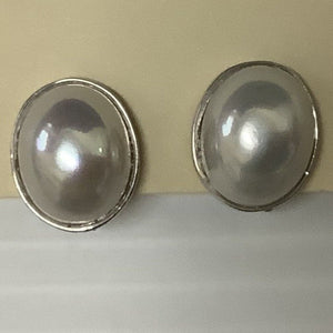 Earrings - Clip On Pearls