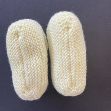 Load image into Gallery viewer, Baby Booties - Lemon (new born)
