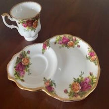 Load image into Gallery viewer, Royal Albert Tea Cup Set
